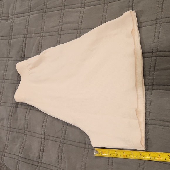 Elegant High Waist Cream Women's Shorts - Picture 7 of 7